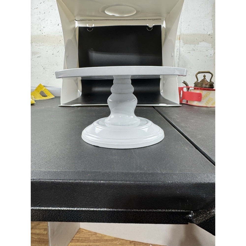 White ceramic candle holder‎ pedestal